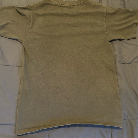 Green men’s small t shirt with lizards - Picture 1 of 4